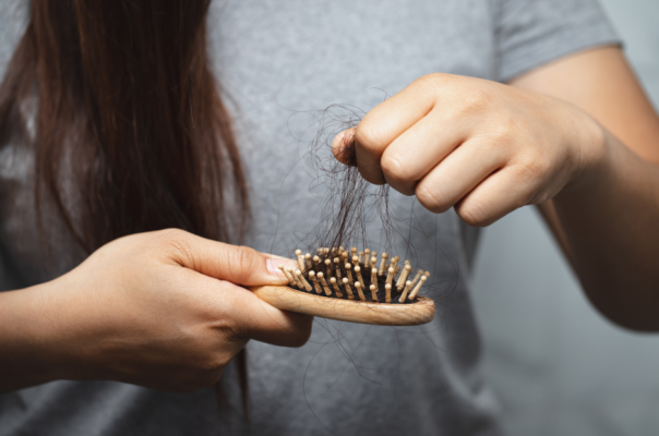 Rụng tóc trong thời kỳ chuyển đổi mãn kinh
