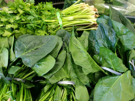 Rau lá xanh - thực phẩm giúp cân bằng nội tiết tố